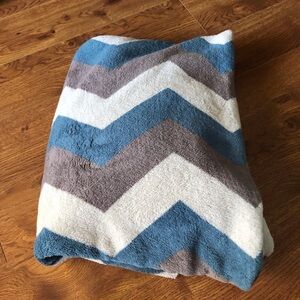 Chevron print fleece sherpa lined throw blanket